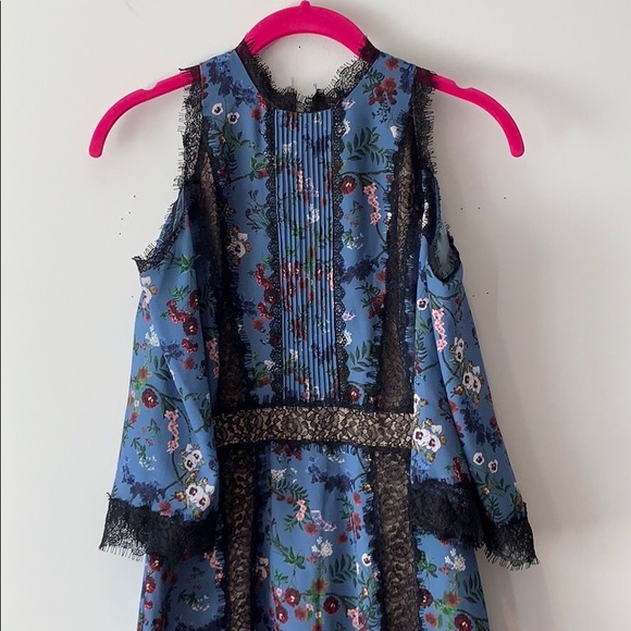 Alice + Olivia “Gatz” cold shoulder dress 0 - Picture 5 of 7